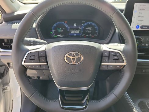 Used 2025 Toyota Grand Highlander AWD Hybrid image 20