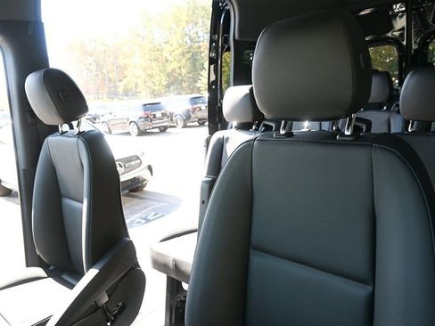 Used 2025 Mercedes-Benz Sprinter 2500 image 5