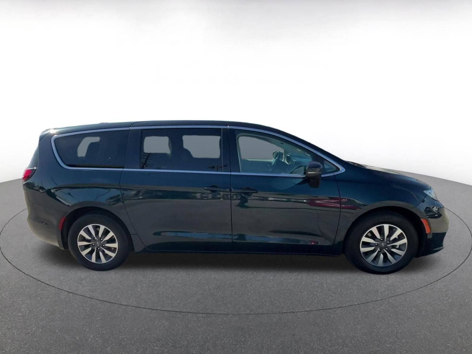 Used 2023 Chrysler Pacifica Touring-L FWD image 15