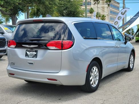 Used 2023 Chrysler Voyager LX FWD image 4