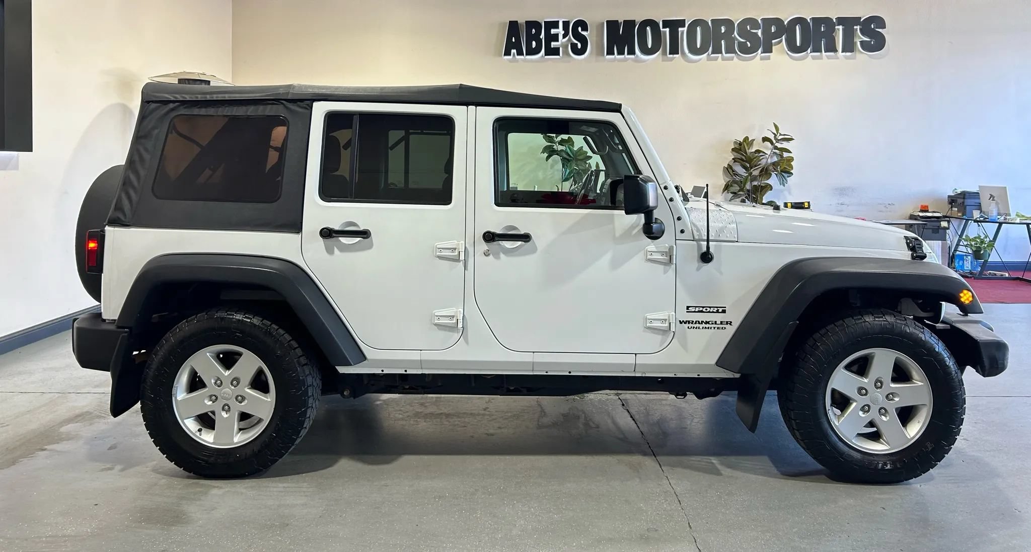 Used 2016 Jeep Wrangler Unlimited Sport w/ Quick Order Package 24S AWD/4WD image 8