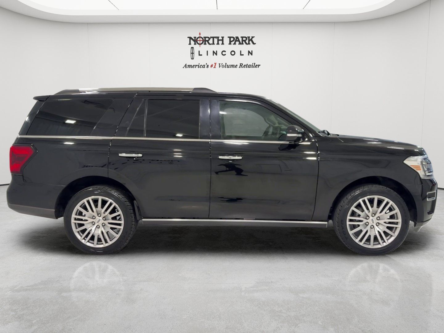Used 2023 Ford Expedition Limited RWD image 6