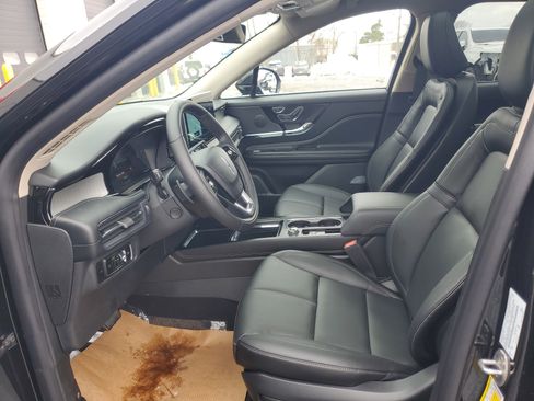 New 2026 Lincoln Corsair Premiere image 12