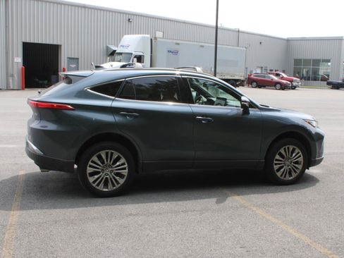 Used 2023 Toyota Venza XLE AWD/4WD image 4
