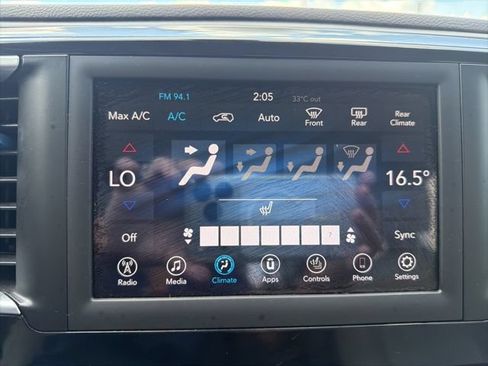 Used 2018 Chrysler Pacifica Touring-L FWD image 25