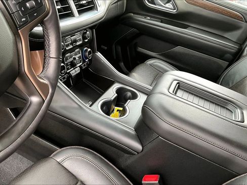 Used 2021 Chevrolet Suburban High Country w/ Premium Package AWD/4WD image 18