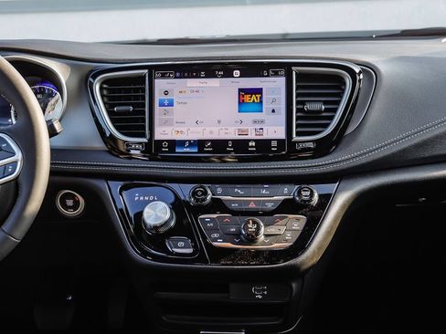 New 2027 Chrysler Pacifica Select FWD image 16