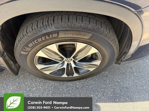 Used 2020 Toyota Highlander XLE FWD image 4