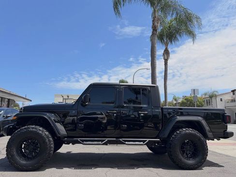 Used 2022 Jeep Gladiator Sport AWD/4WD image 2