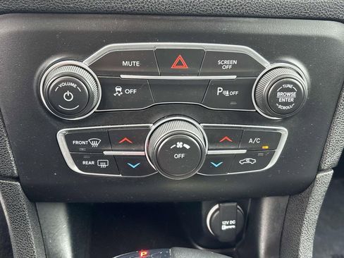 Used 2023 Dodge Charger SXT image 28