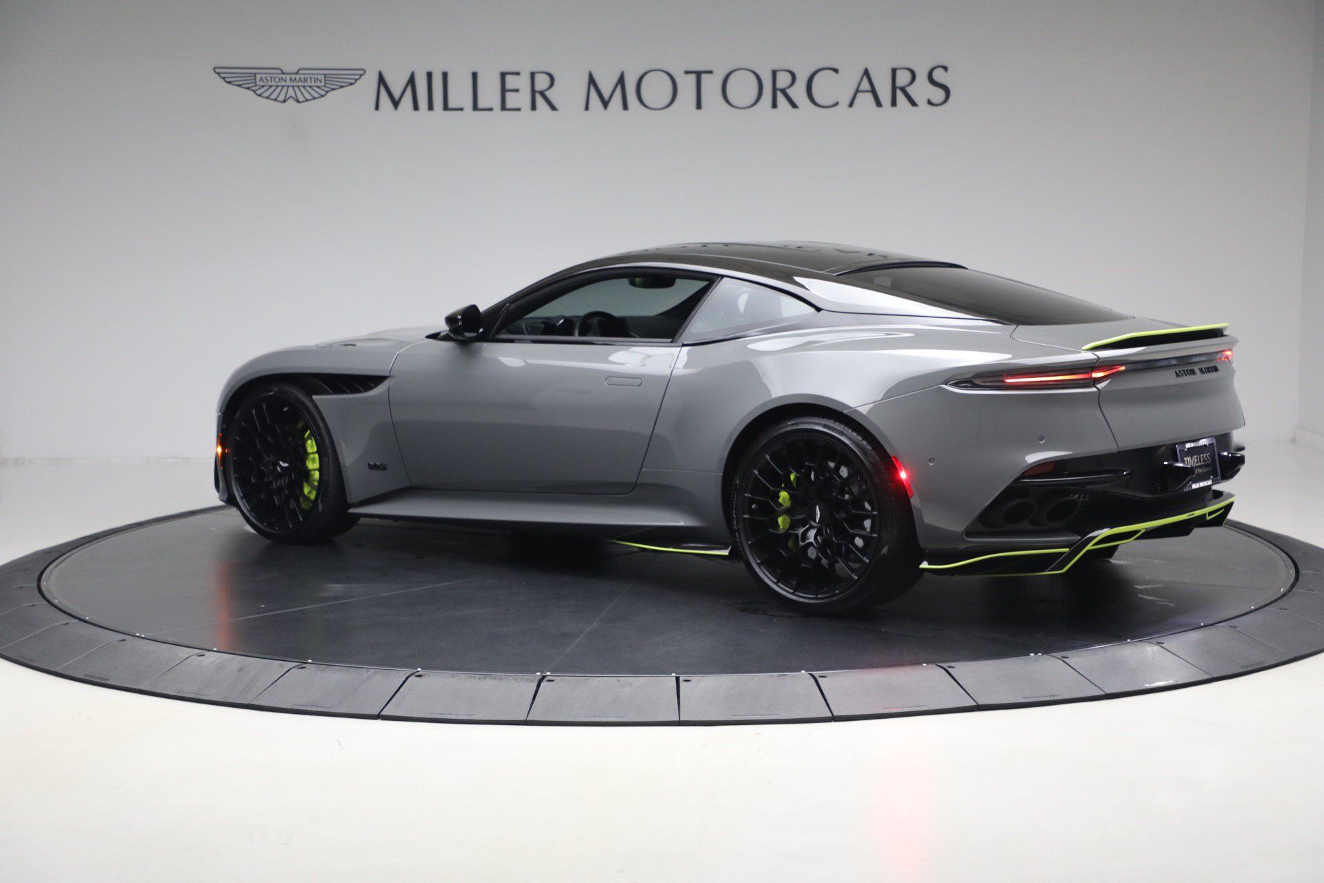 Used 2023 Aston Martin DBS Coupe RWD image 4