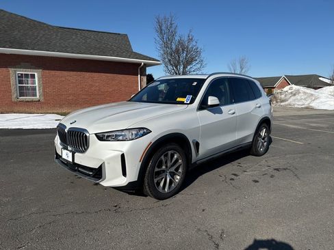 Certified 2024 BMW X5 xDrive40i w/ Premium Package image 2
