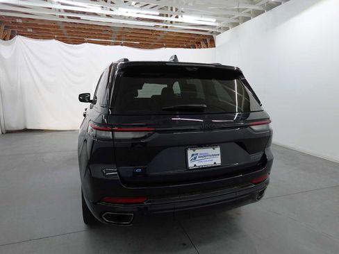 Used 2023 Jeep Grand Cherokee 30th Anniversary AWD/4WD image 7