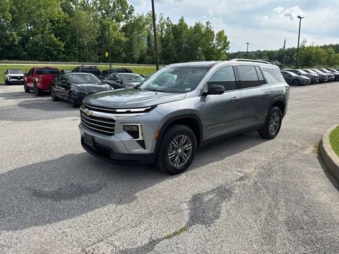 New 2026 Chevrolet Traverse LT w/ Driver Confidence Package AWD/4WD image 32