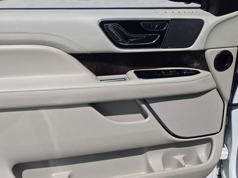 Used 2018 Lincoln Navigator L Select w/ Technology Package RWD image 17
