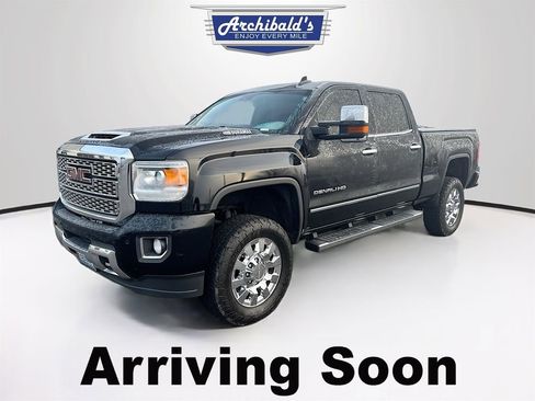 Used 2019 GMC Sierra 2500 Denali w/ Duramax Plus Package image 2