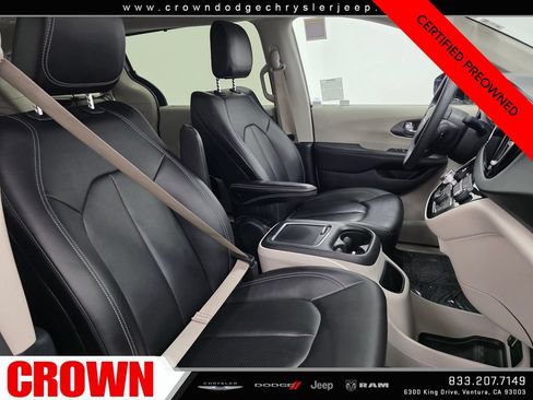 Certified 2024 Chrysler Pacifica Touring-L FWD image 11