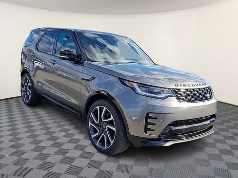 Used 2024 Land Rover Discovery Dynamic SE image 2