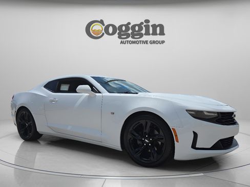 Used 2019 Chevrolet Camaro LT RWD image 7