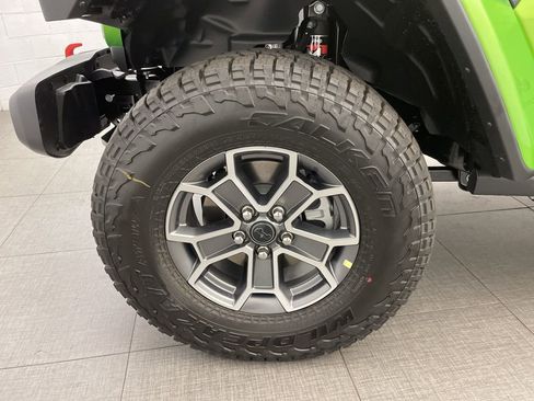 New 2025 Jeep Gladiator Mojave w/ Convenience Group image 8