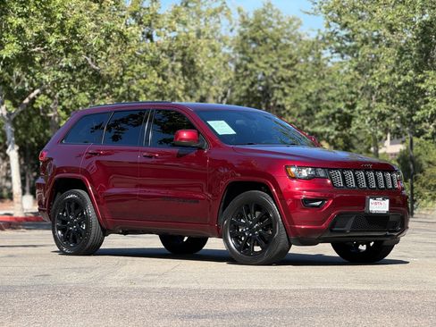 Used 2021 Jeep Grand Cherokee Laredo X RWD image 32