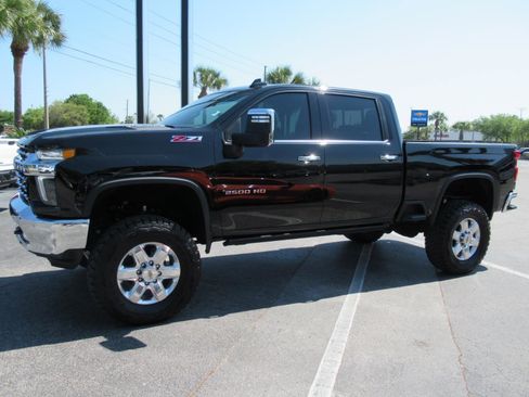 Used 2022 Chevrolet Silverado 2500 LTZ w/ LTZ Plus Package image 2