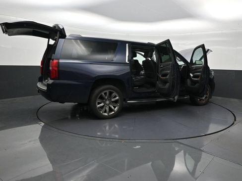 Used 2019 Chevrolet Suburban Premier RWD image 31