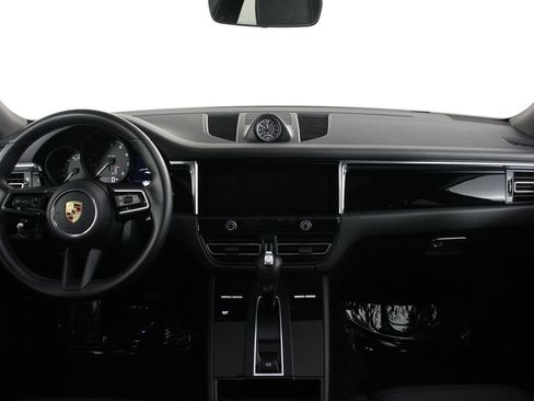 Certified 2023 Porsche Macan AWD/4WD image 11