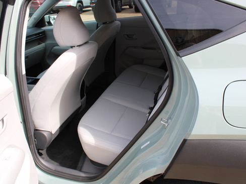 Used 2025 Hyundai Kona SEL image 18