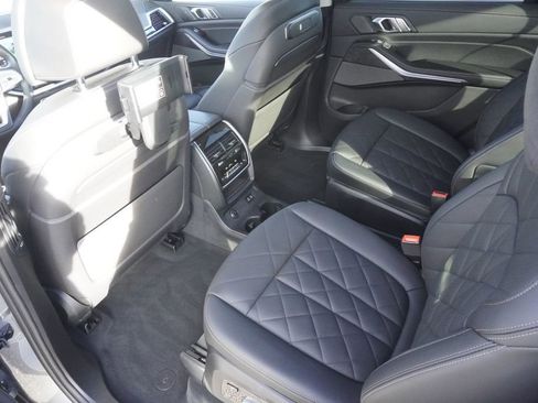 Used 2023 BMW X7 xDrive40i w/ Premium Package image 29