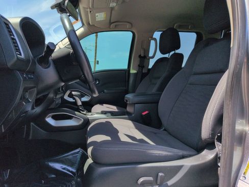 Used 2024 Nissan Frontier SV RWD image 13