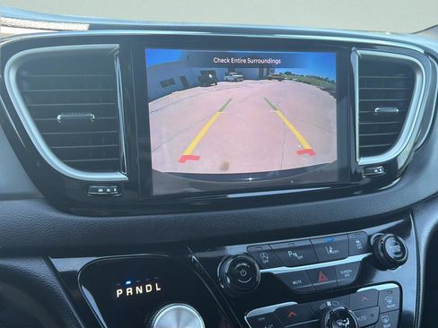 Used 2025 Chrysler Pacifica Select FWD image 24