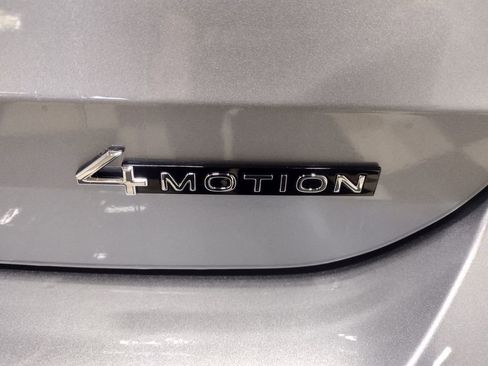 New 2025 Volkswagen Taos SE image 14