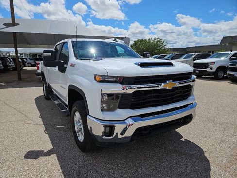 Used 2025 Chevrolet Silverado 2500 LT AWD/4WD image 2
