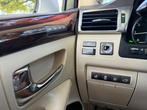 Used 2013 Lexus LX 570 4WD w/ Luxury Pkg image 13