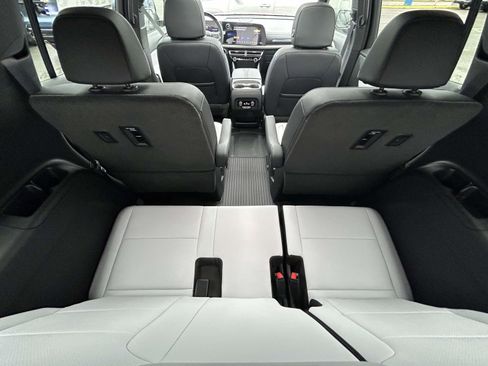 New 2026 Chevrolet Traverse High Country w/ LPO, Floor Liner Package AWD/4WD image 16