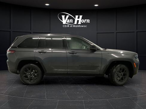 New 2026 Jeep Grand Cherokee Altitude AWD/4WD image 2