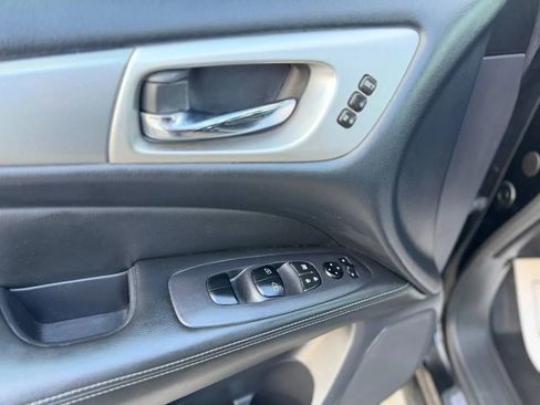 Used 2017 Nissan Pathfinder SL image 38