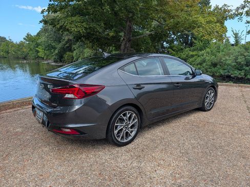 Used 2020 Hyundai Elantra Limited w/ Ultimate Package 03 FWD image 4
