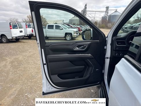 Used 2022 Chevrolet Suburban RST w/ Luxury Package AWD/4WD image 9
