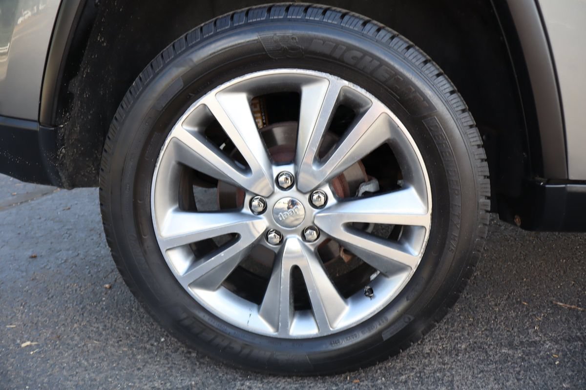 Used 2012 Jeep Grand Cherokee Laredo AWD/4WD image 43