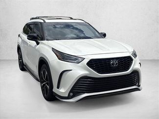 Used 2021 Toyota Highlander XSE FWD video 3