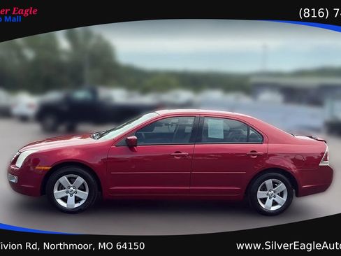 Used 2008 Ford Fusion SE FWD image 2