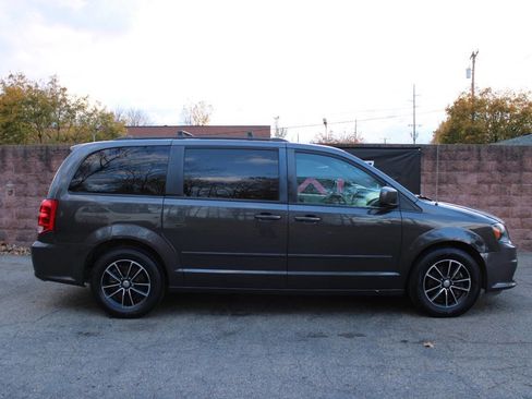 Used 2017 Dodge Grand Caravan GT image 5