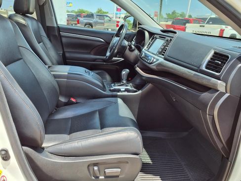 Used 2018 Toyota Highlander Limited Platinum FWD image 20