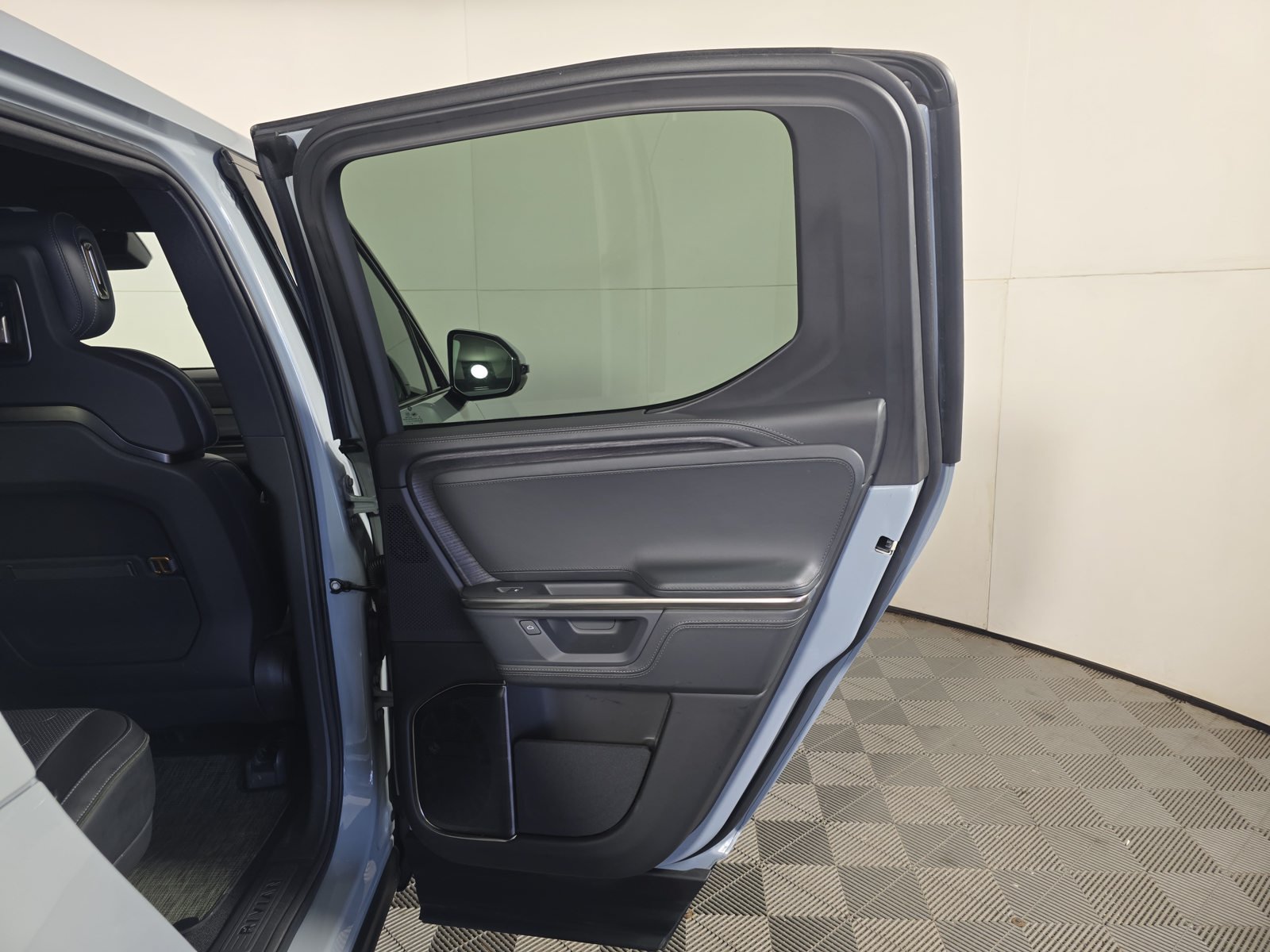 Used 2025 Rivian R1T Adventure Dual AWD/4WD image 19