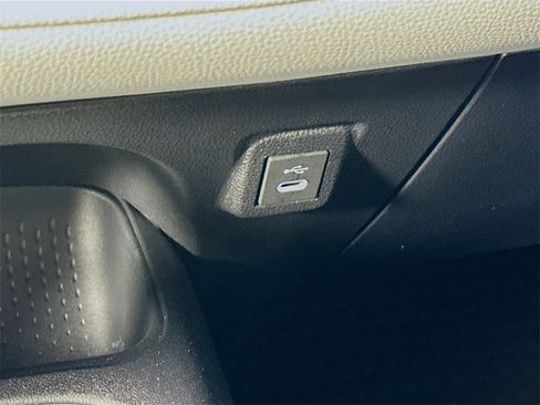 Used 2025 Toyota Corolla SE image 30