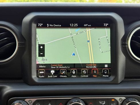 Used 2019 Jeep Wrangler Unlimited Sahara AWD/4WD image 17