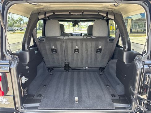 Used 2025 Jeep Wrangler Unlimited Sahara AWD/4WD image 15