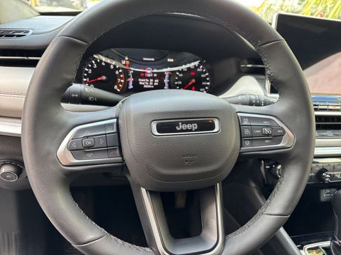 Used 2025 Jeep Compass Limited image 28